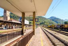 Bahnhof Bozen: Treppe zur Unterführung